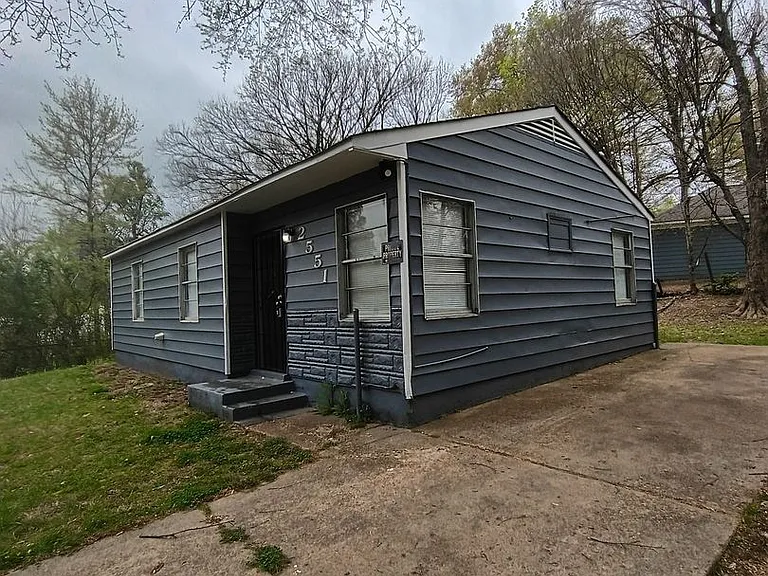 2551 Dakar Ave — Photo 1