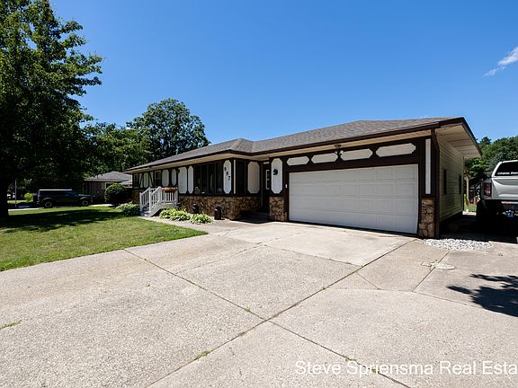 2nd image of 997 Cypress Dr