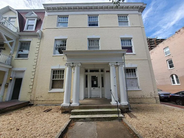 Building Photo - 421 W Grace St #100