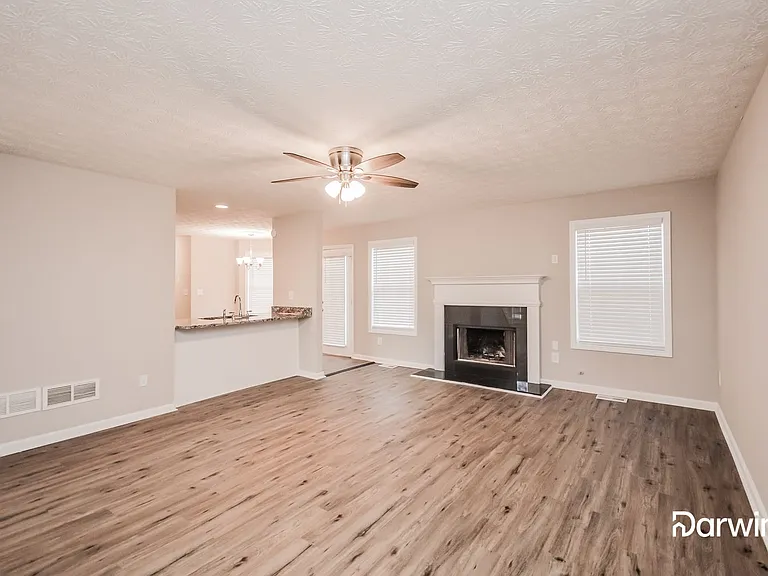 140 Landing Ln — Photo 2
