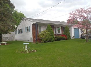 189 Crest Dr, Pawtucket, RI 02861