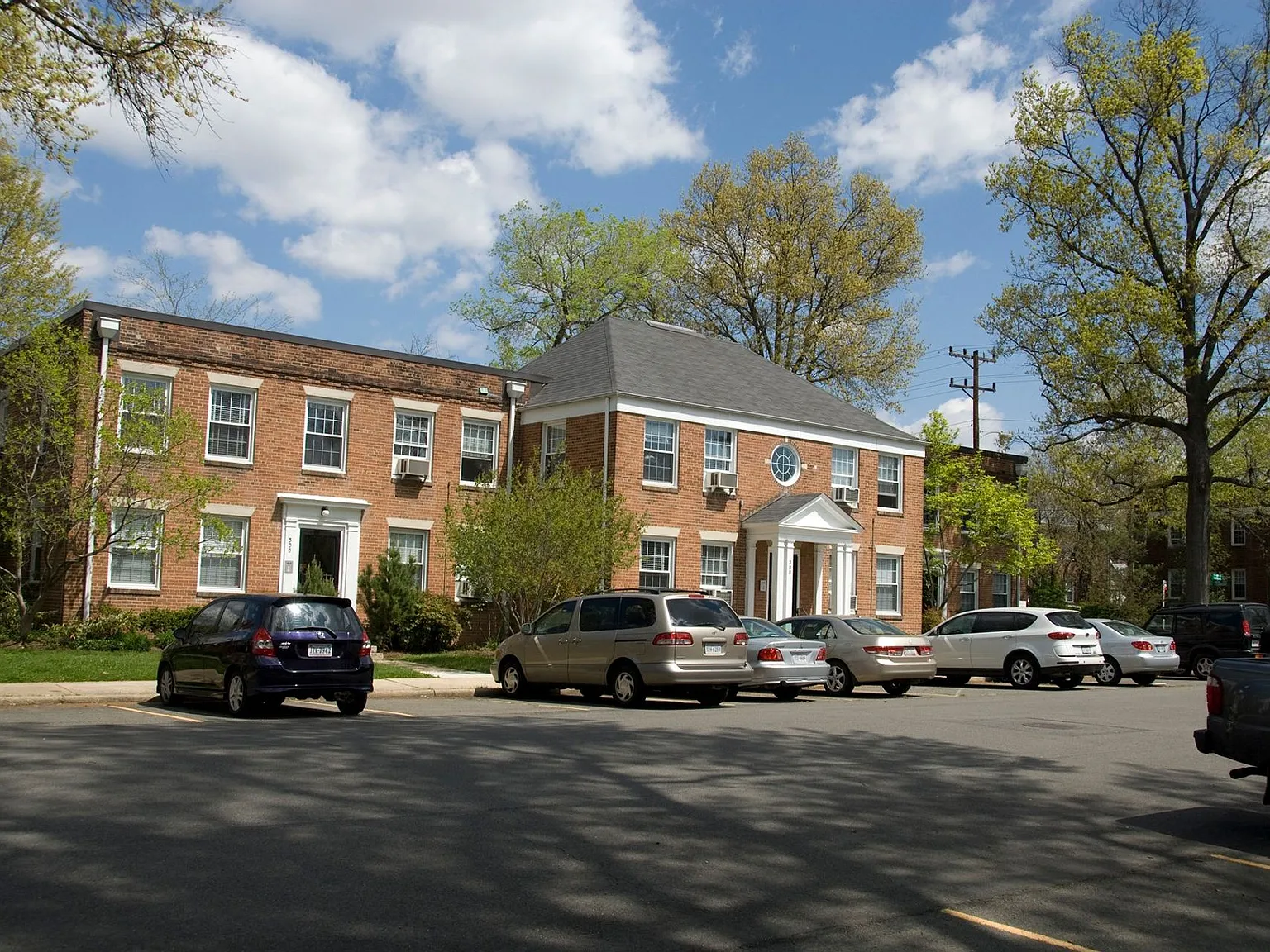 Burton Gardens Apartments — Photo 1
