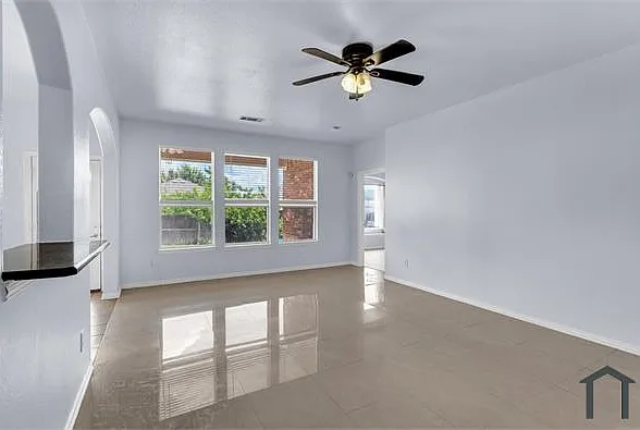 933 Bens Dr — Photo 9