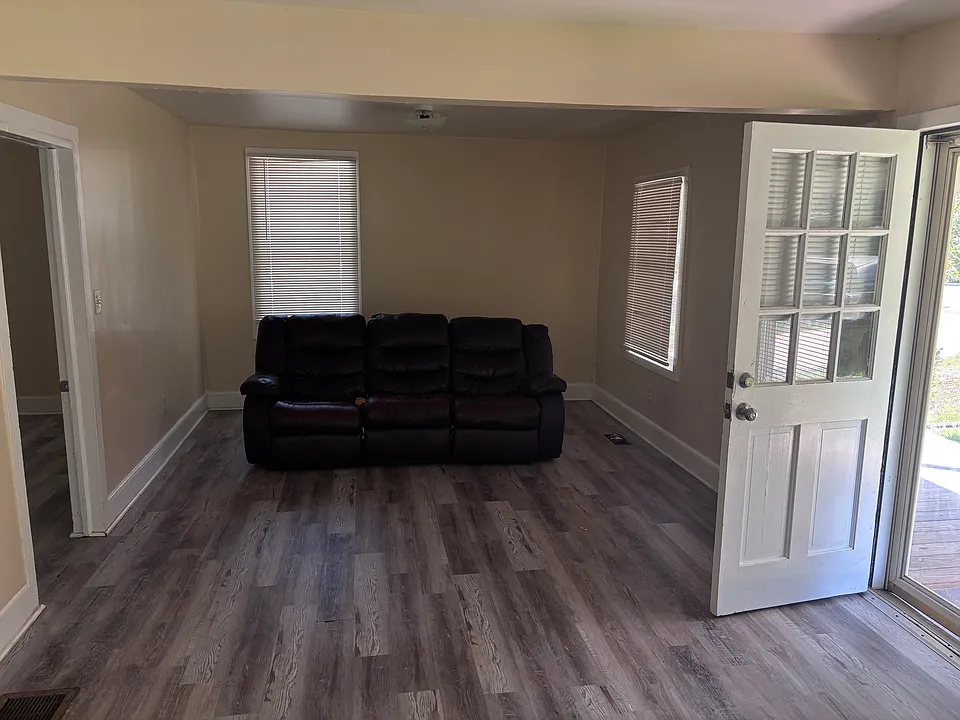 25 Hollis Hts