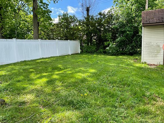 3rd image of 1818 Schiller Ave