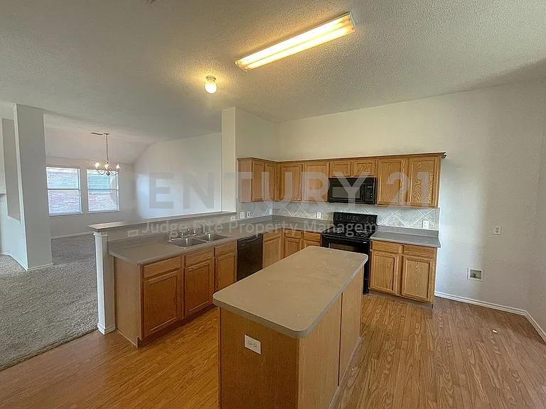 1616 Logan Dr — Photo 13