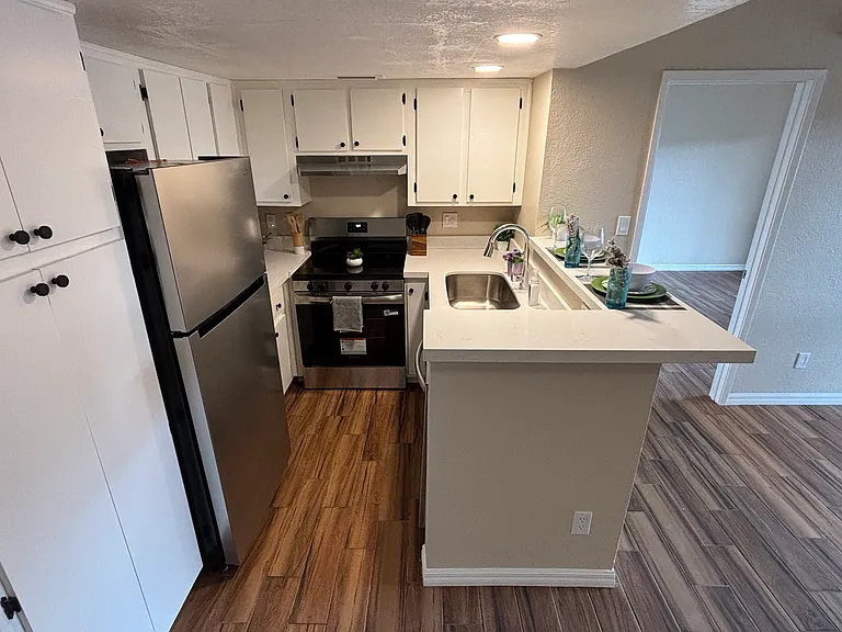 3601 W Tierra Buena Ln #Phoenix 85053 — Photo 6
