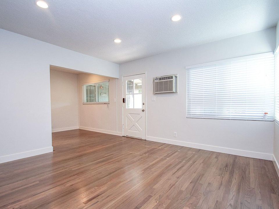 1st image of 14151 Moorpark St #14153