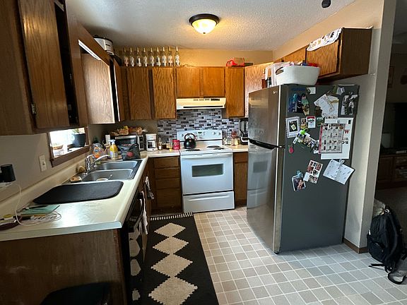 2nd image of 1012 Castlewood Dr