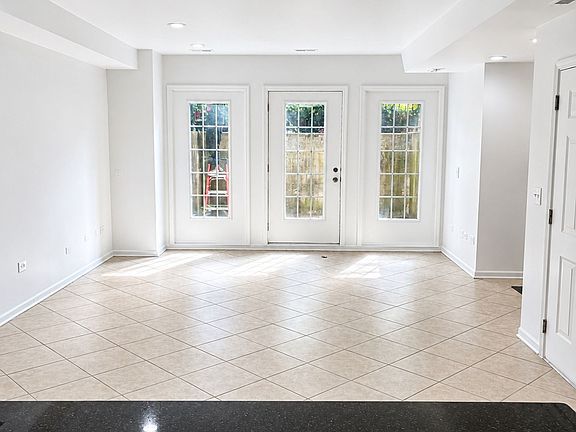 3rd image of 7410 N Winchester Ave #2S