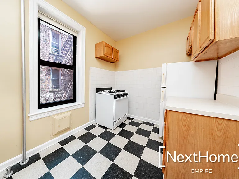 2828 42nd St #B1 — Photo 9