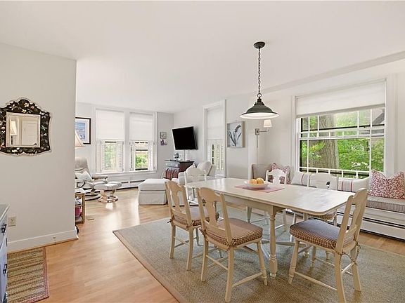 3rd image of 158 Narragansett Ave APT I