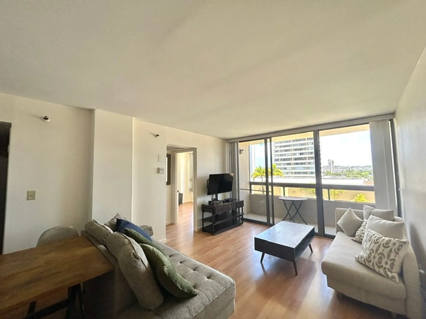 2318 — Photo 2