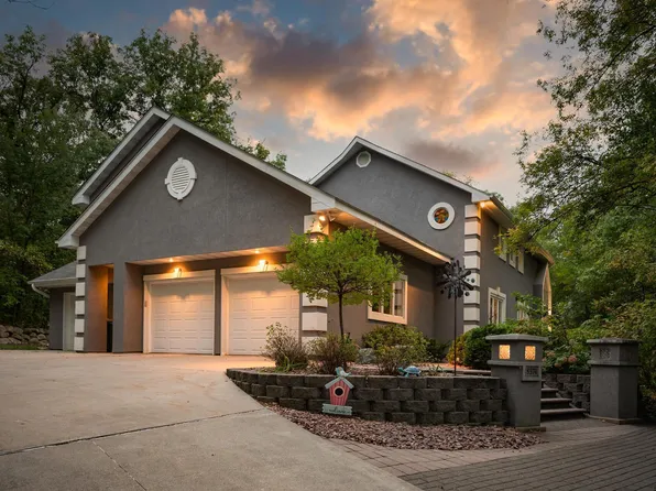 8574 McGuire Ct E, Shakopee, MN 55379