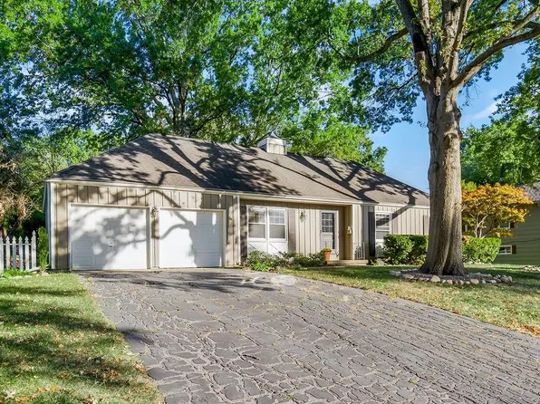 9619 Windsor St, Overland Park, KS 66206