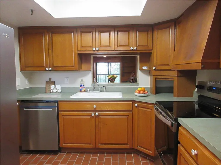 201 W Laurel St #307 — Photo 5