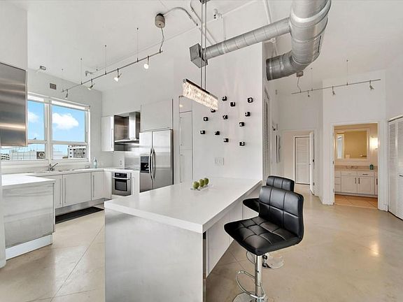 2nd image of 2100 Biscayne Blvd #2520