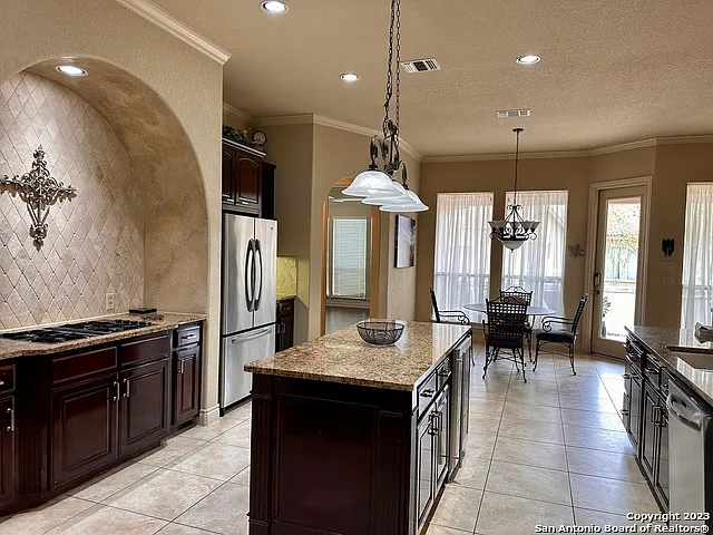 402 Cameron Cir — Photo 10
