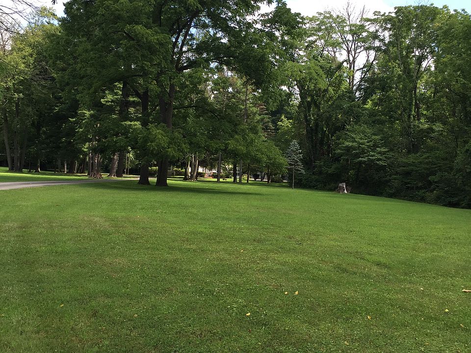 2nd image of 216 W Tilden Rd