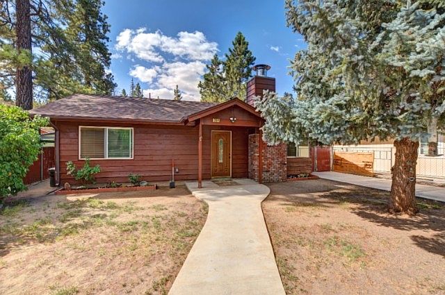 1st image of 204 E Mountain View Blvd