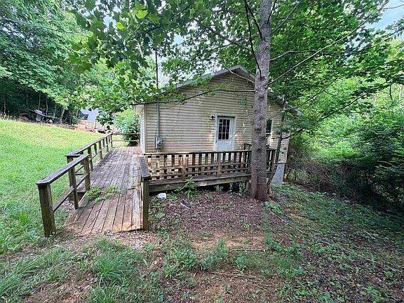 3rd image of 227 & 229 Sunny Ridge Rd