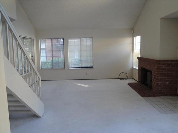 3rd image of 2833 Buena Knoll Ct