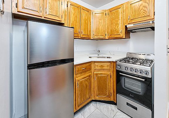 3rd image of 240 E 90th St APT 1A