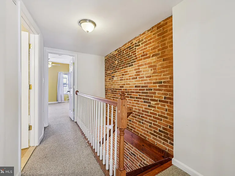49 E Heath St — Photo 33