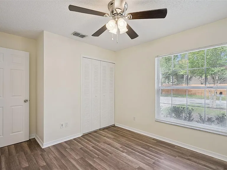 2725 Mayer St — Photo 15