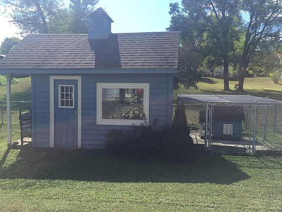 3rd image of 12 Valley Manor Ln