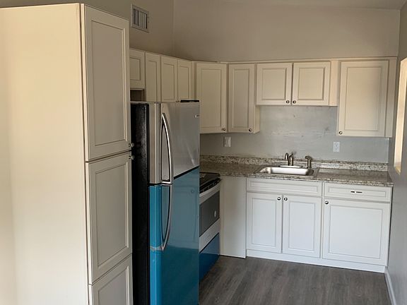 3rd image of 211 Garnet Ave