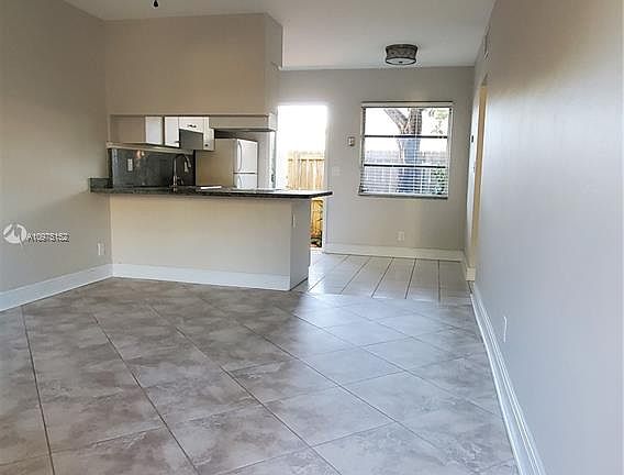 3rd image of 615 SE 16th St #3