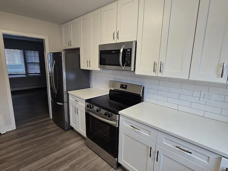 129 W Franklin Ave #3 — Photo 6
