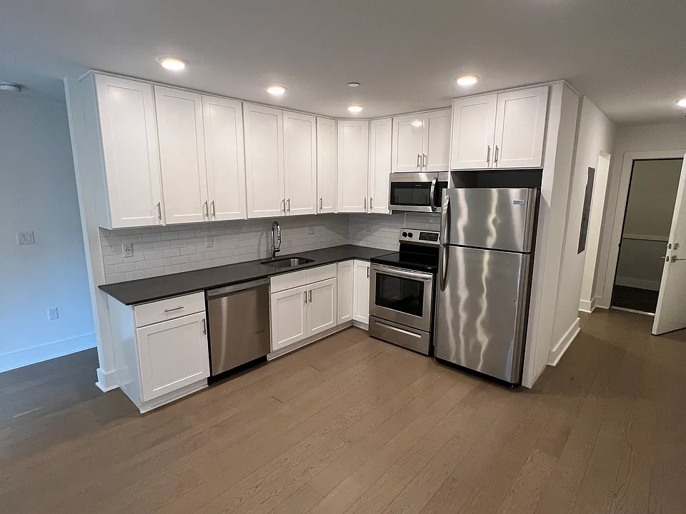 25 Eleanor St #205