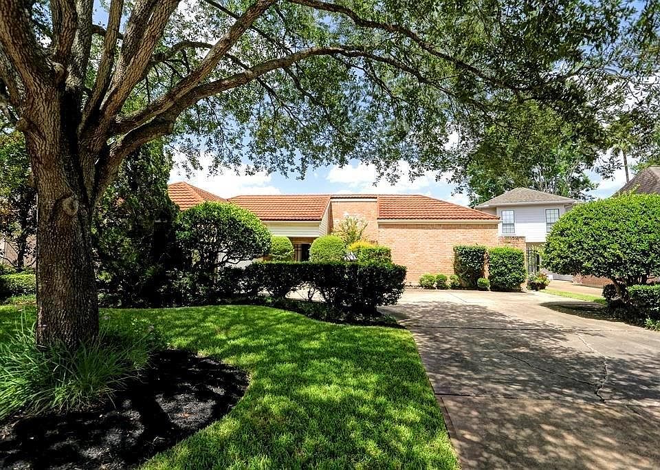 1st image of 1023 Coachlight Dr