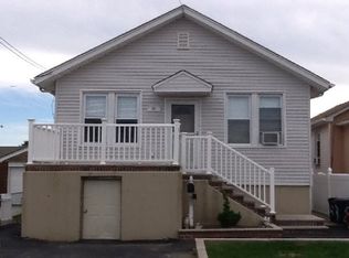 83 Warwick Rd, Island Park, NY 11558