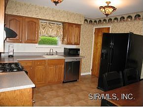 4th image of 420 Crestview Dr