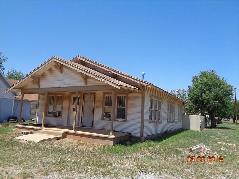 2nd image of 421 E Pecan St