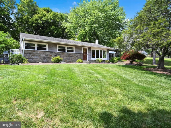 24 War Trophy Ln, Media, PA 19063