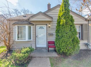 22813 Rosalind Ave, Eastpointe, MI 48021