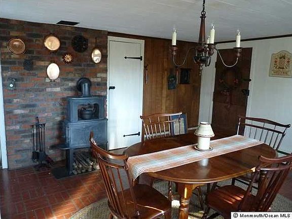 4th image of 36 Church St