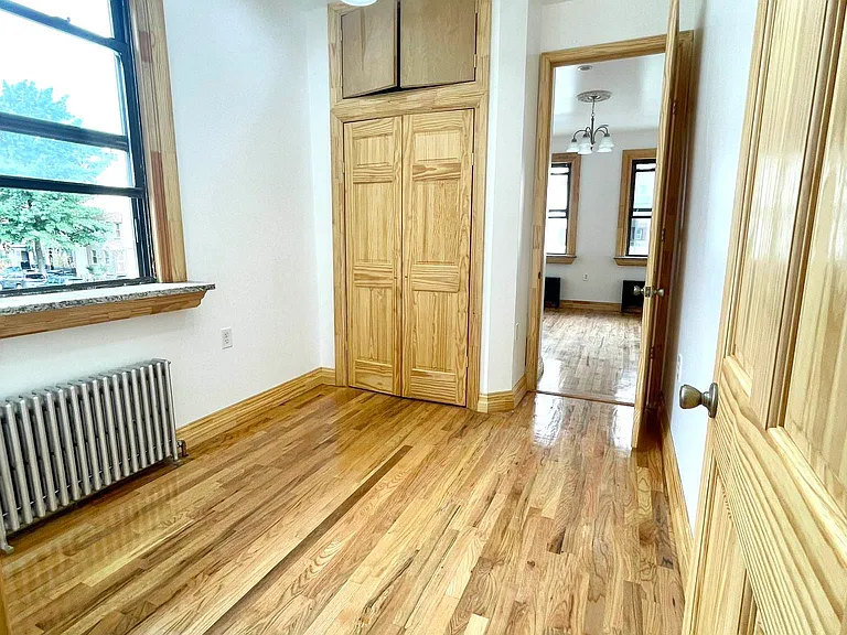252 Devoe St #V — Photo 5