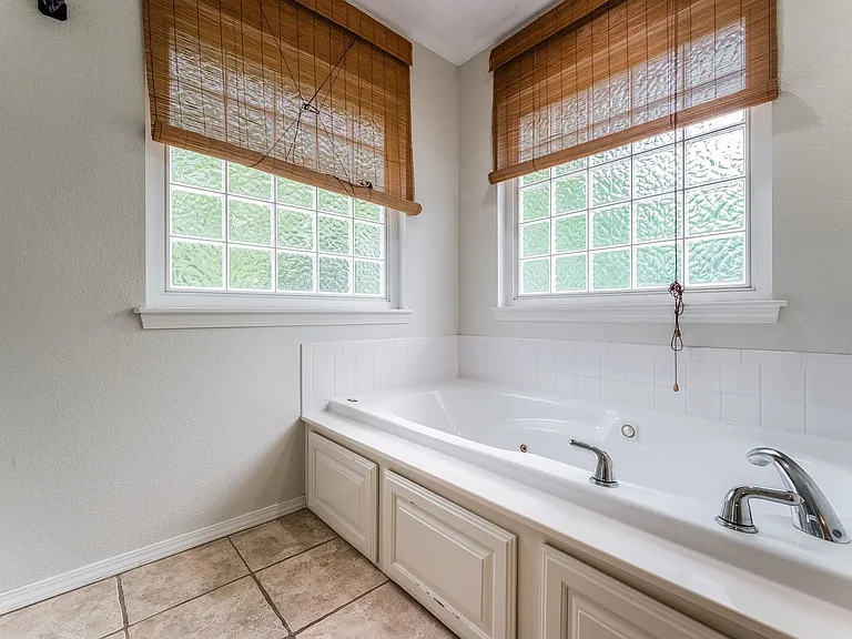 32 Latshaw Dr — Photo 18