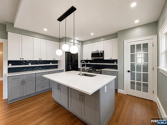 5th image of 254 Midland Ave