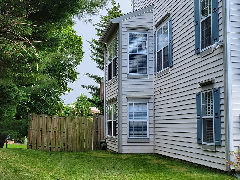 110 Long Acre Ct — Photo 2