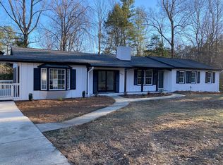 222 Valleyview Dr, Mount Airy, NC 27030