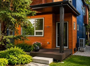131 N 8th Ave NE, Calgary, AB T2E0P6