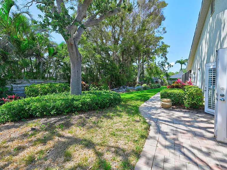 606 Owl Way — Photo 42
