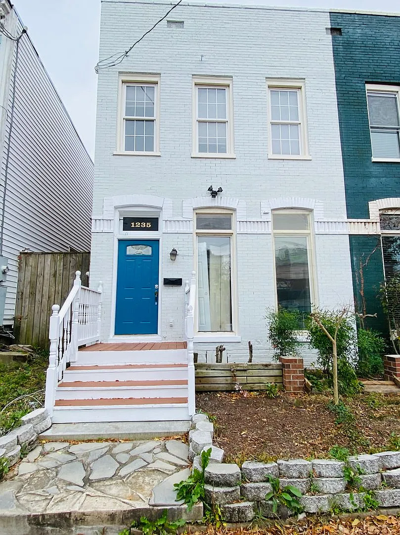 Building Photo - 1235 W Cary St
