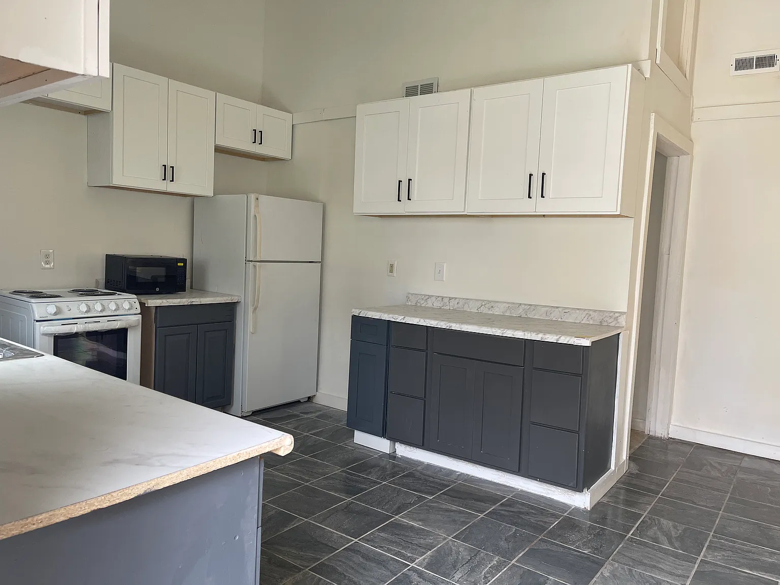 4 bed, 1008 sqft, $1,600 — Photo 4